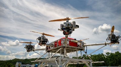 常鋒70KG油動多旋翼無人機(jī)首飛成功